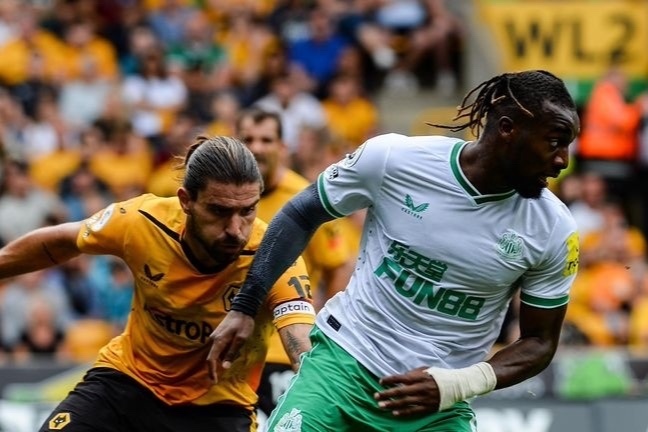 Newcastle duy tri bat bai nho ban thang o phut 90 hinh anh