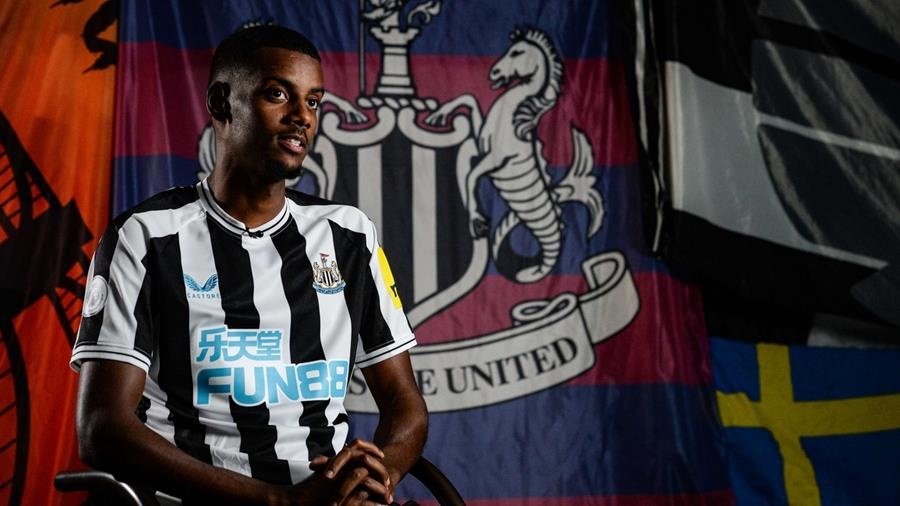 Newcastle co the mat bon tien vi Isak hinh anh