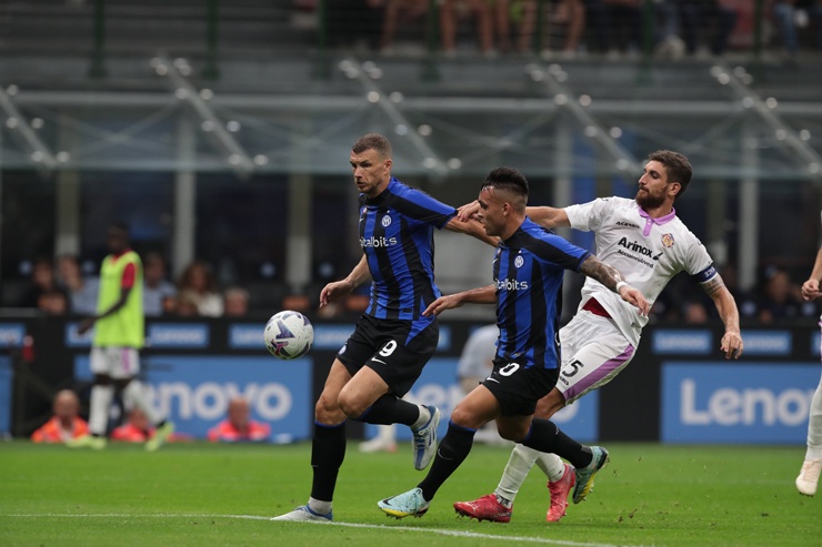 Inter ap sat Roma anh 1