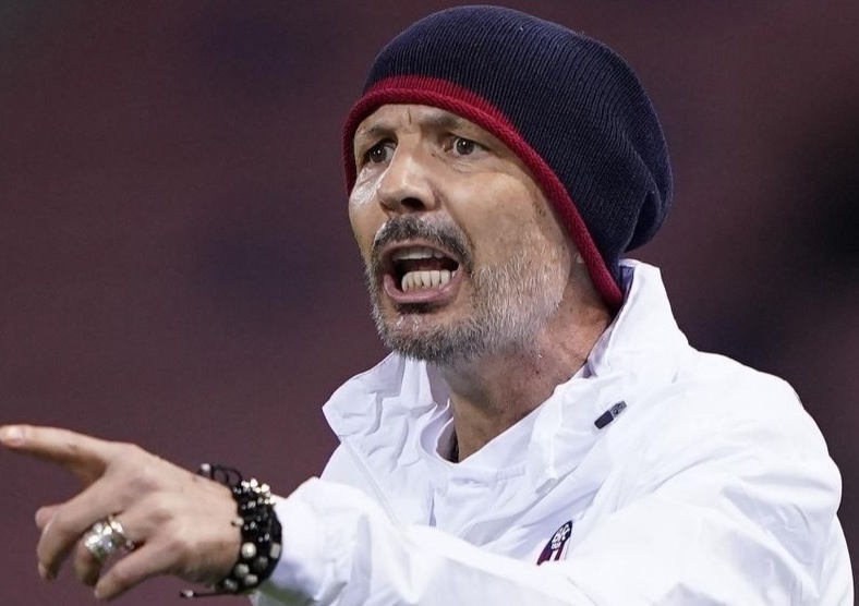 HLV dau tien bi sa thai tai Serie A 2022/23 hinh anh