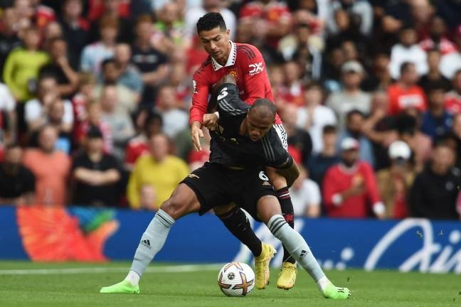 Ronaldo cung phai duoi bong anh 1