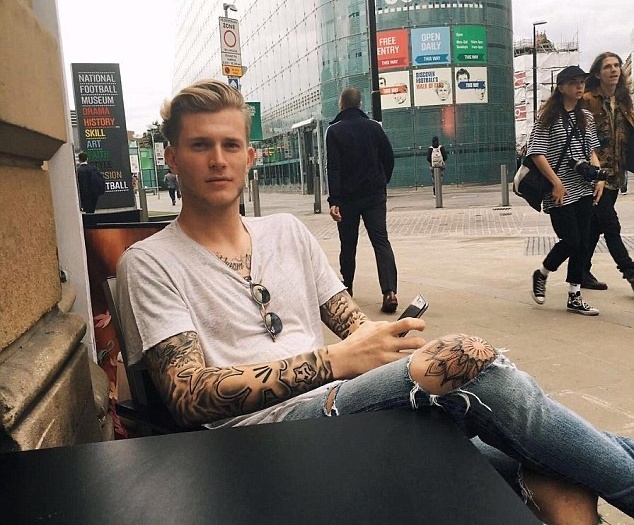 Dien mao cua Loris Karius anh 6