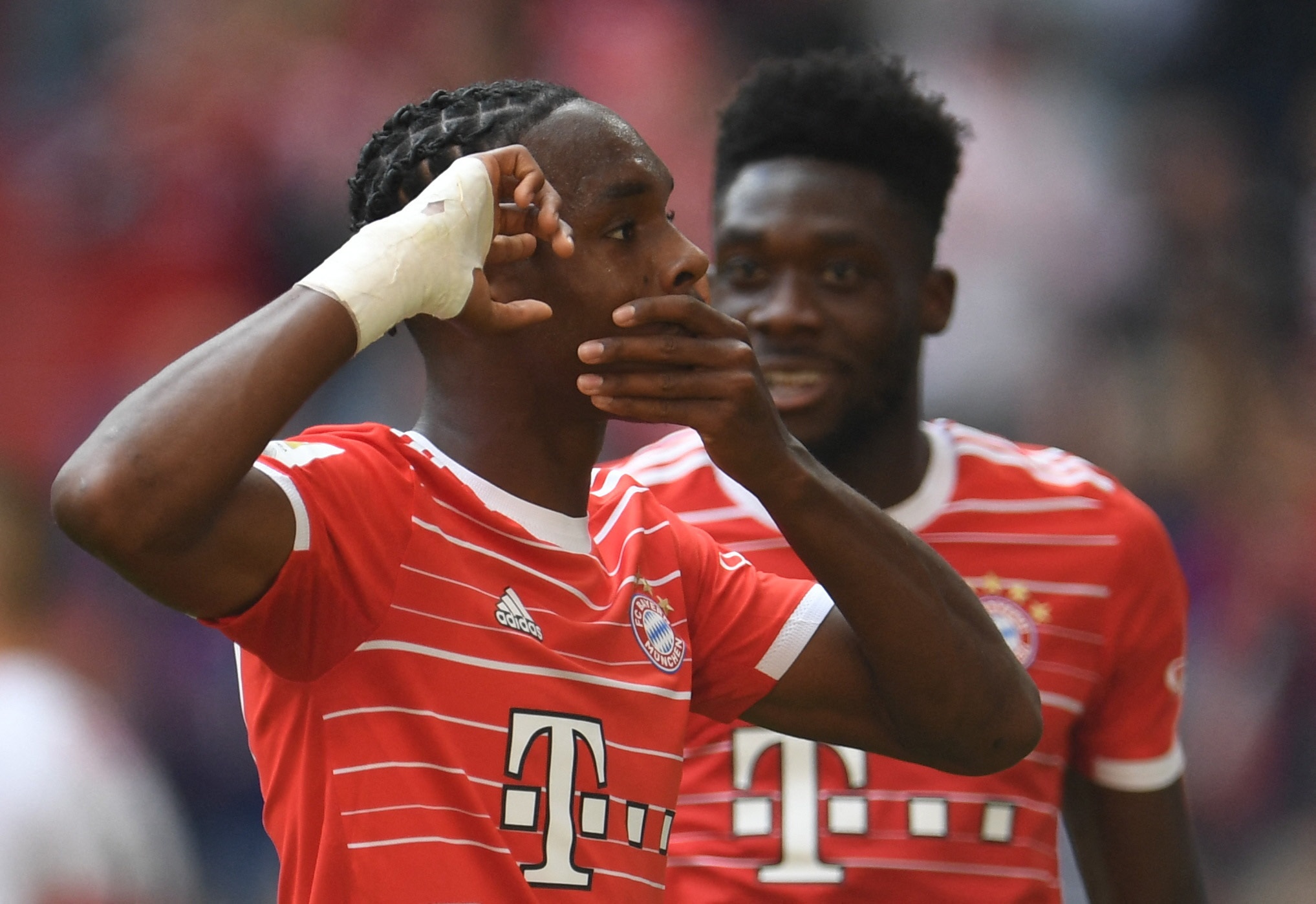 Dortmund thua,  Bayern thang anh 8