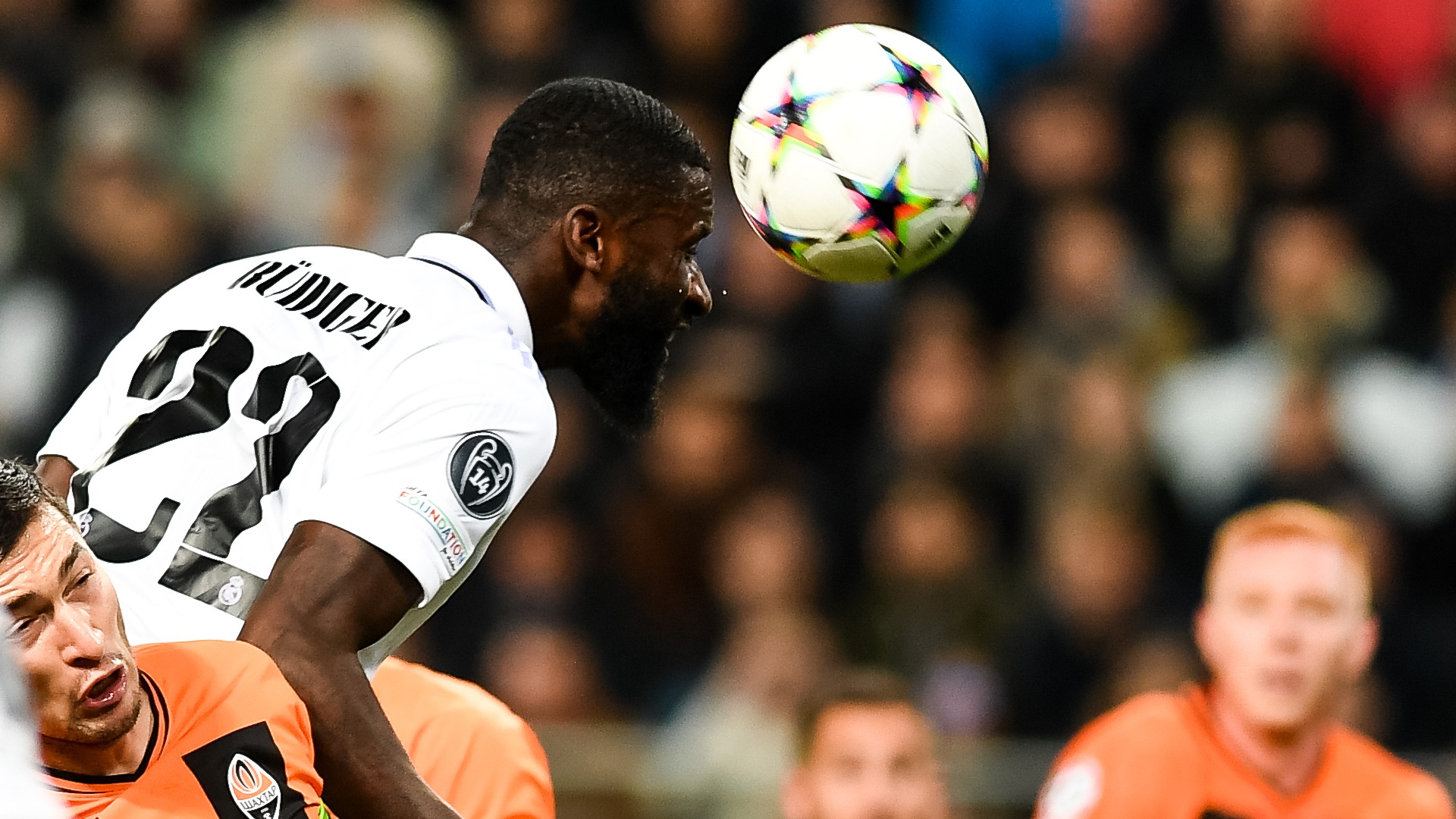 That vong Real,  Man City anh 6