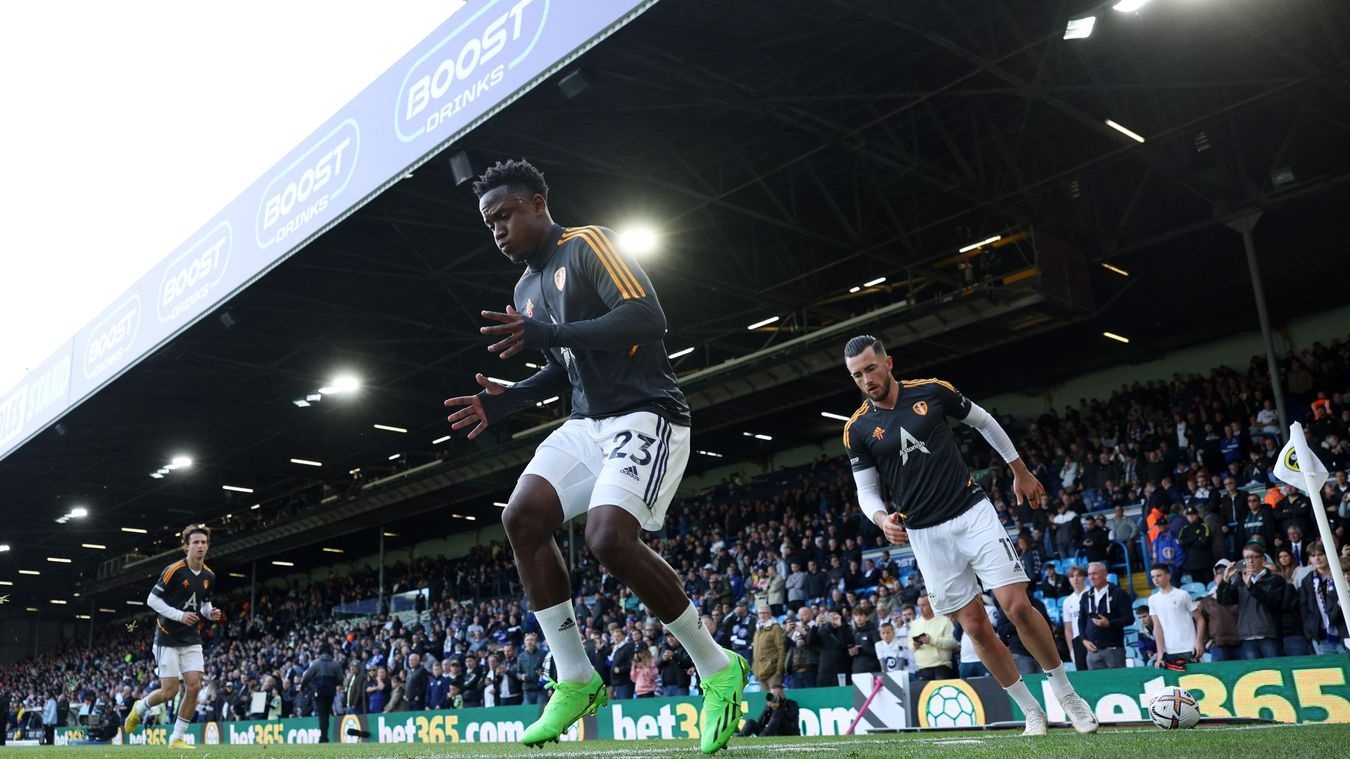 Loat su co khien tran Leeds - Arsenal bi gian doan hinh anh