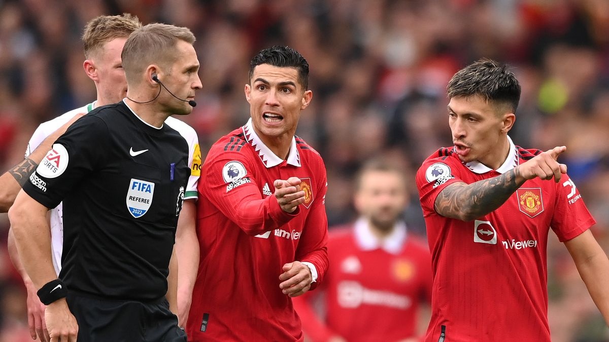 FA trung phat Man Utd hinh anh