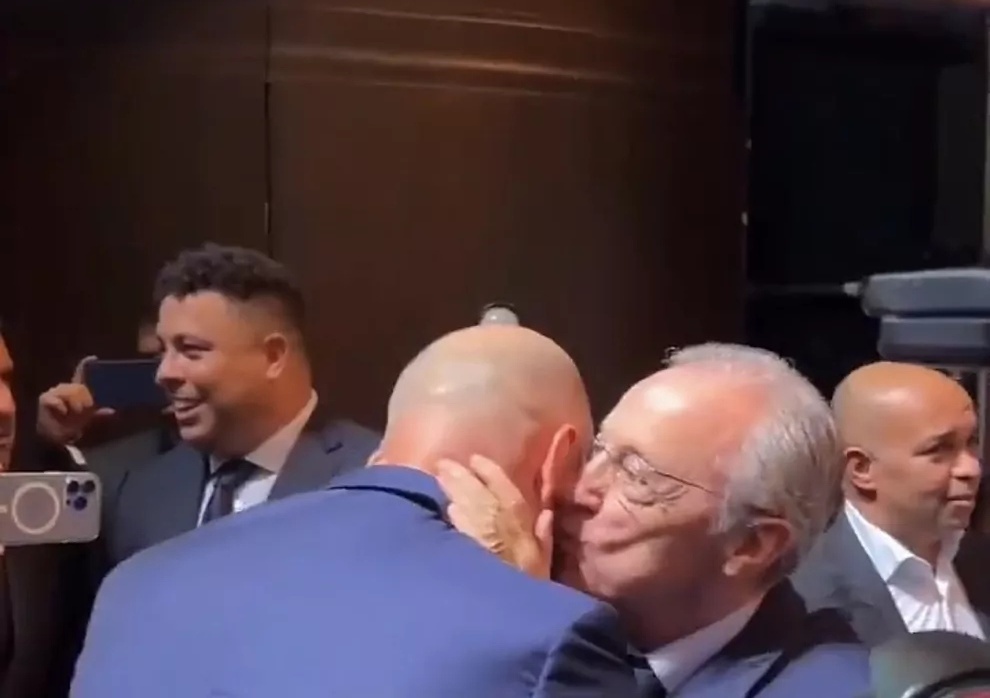 Perez phot lo Mbappe anh 1