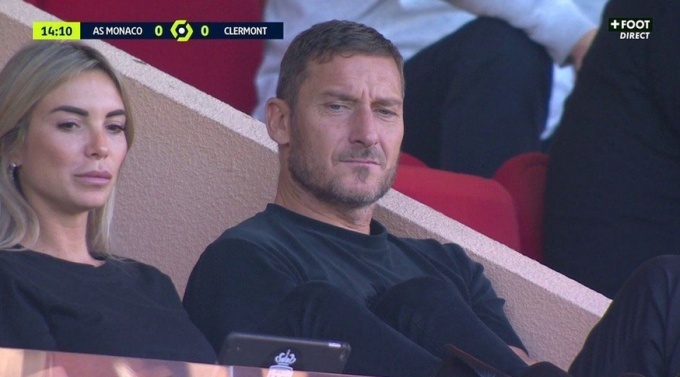 Totti cong khai ban gai moi hinh anh