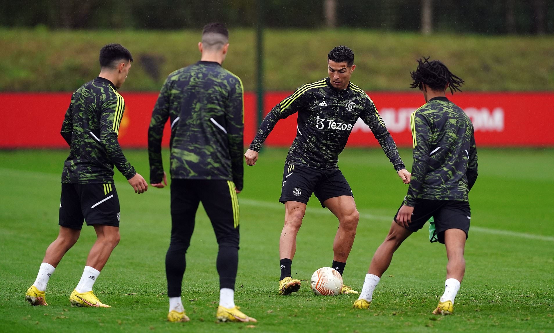 Ronaldo gay chuyen o MU anh 12