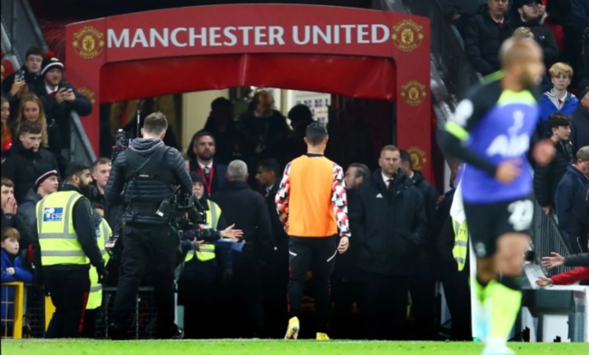 Ronaldo gay chuyen o MU anh 1