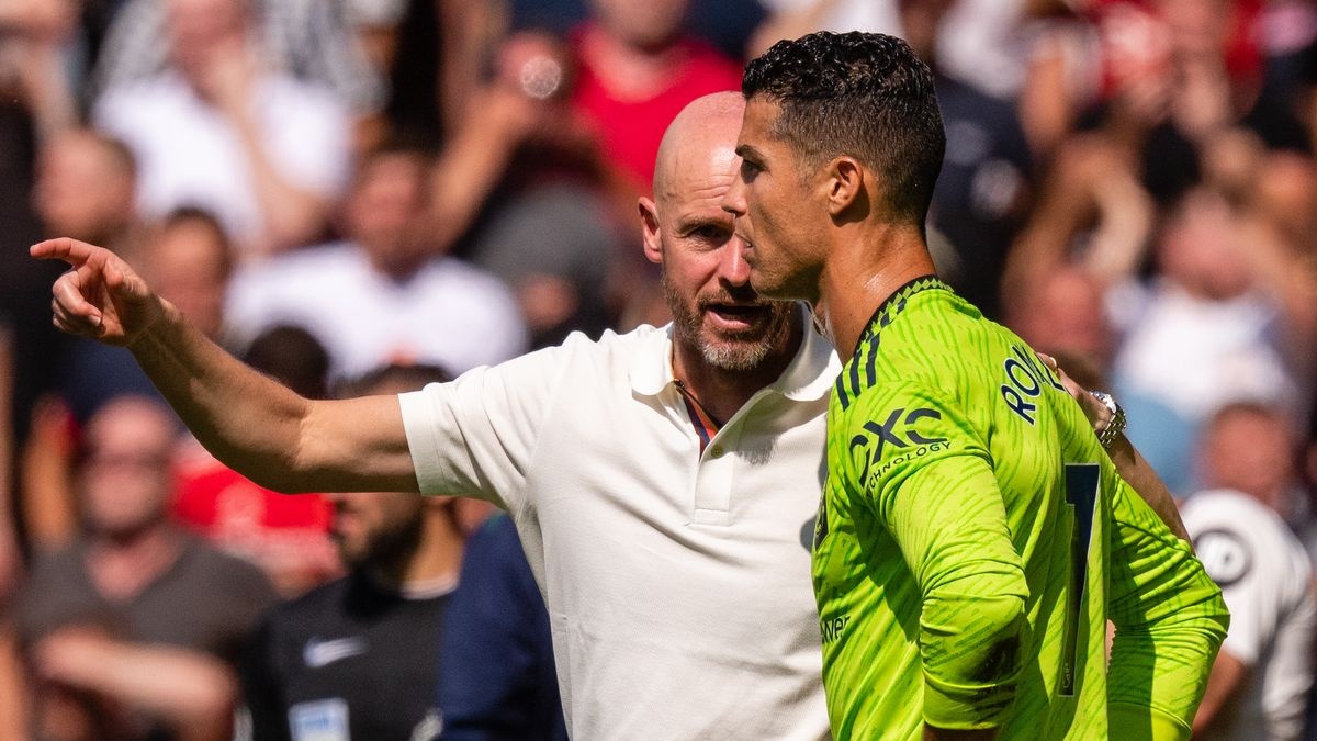 MU ung ho Ten Hag manh tay voi Ronaldo hinh anh