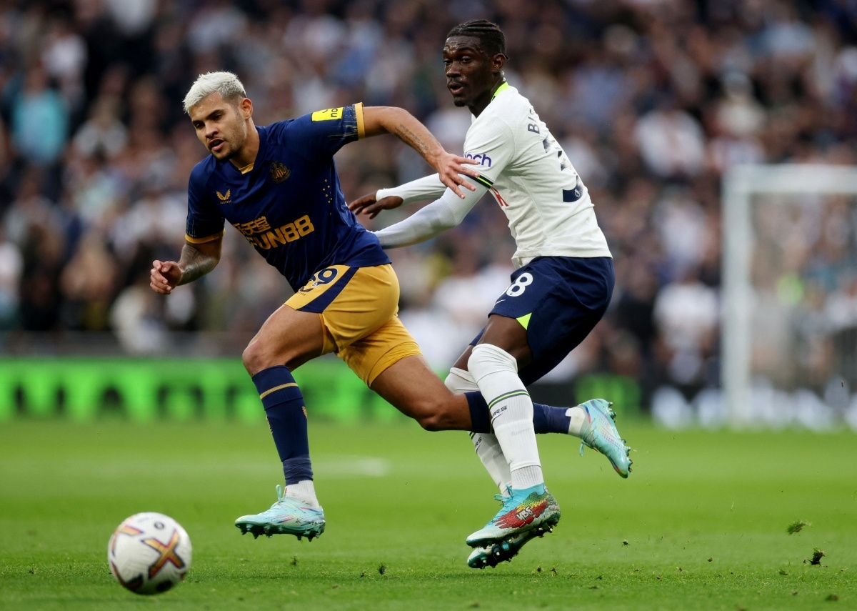 Nga mu truoc Newcastle anh 2