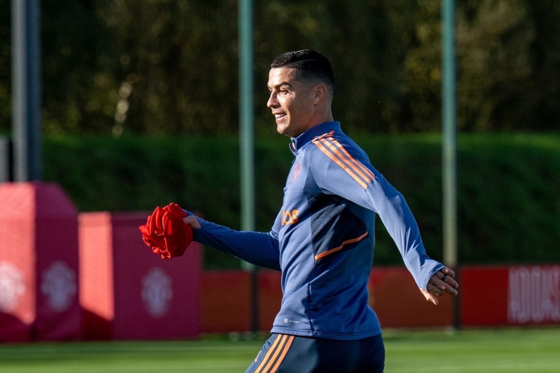 Thai do cua Ronaldo khi tro lai tap cung doi mot MU hinh anh