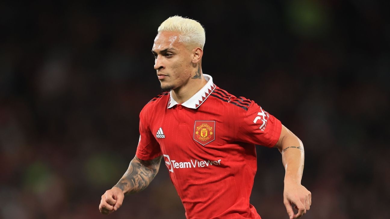 Antony dap tra chi trich sau pha xoay bong 720 do hinh anh