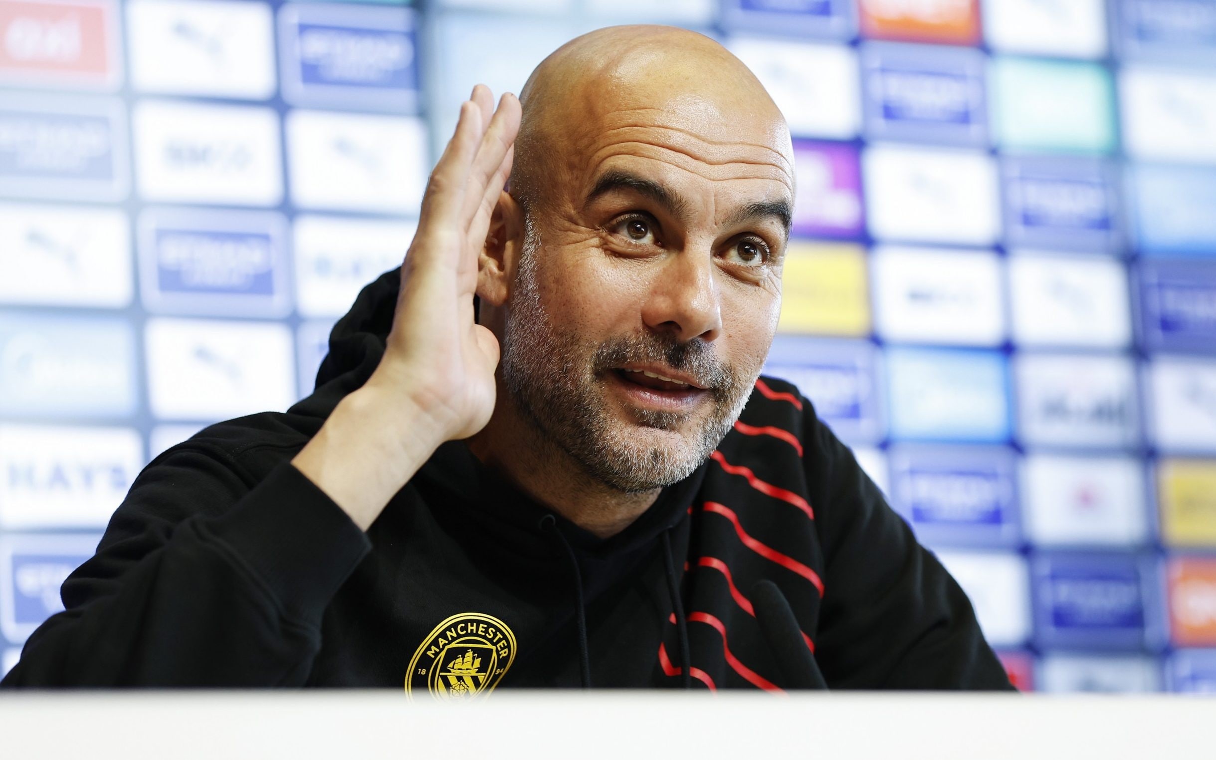 Guardiola: 'MU cuoi cung cung tro lai' hinh anh