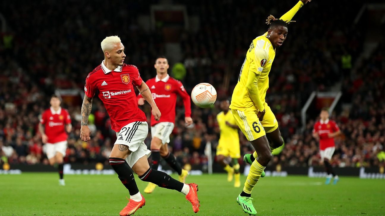 Antony khong dang bi chi trich voi pha xoay bong 720 do hinh anh