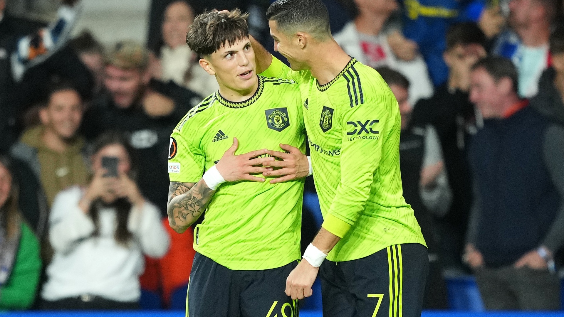 Garnacho xin Ronaldo an mung anh 1