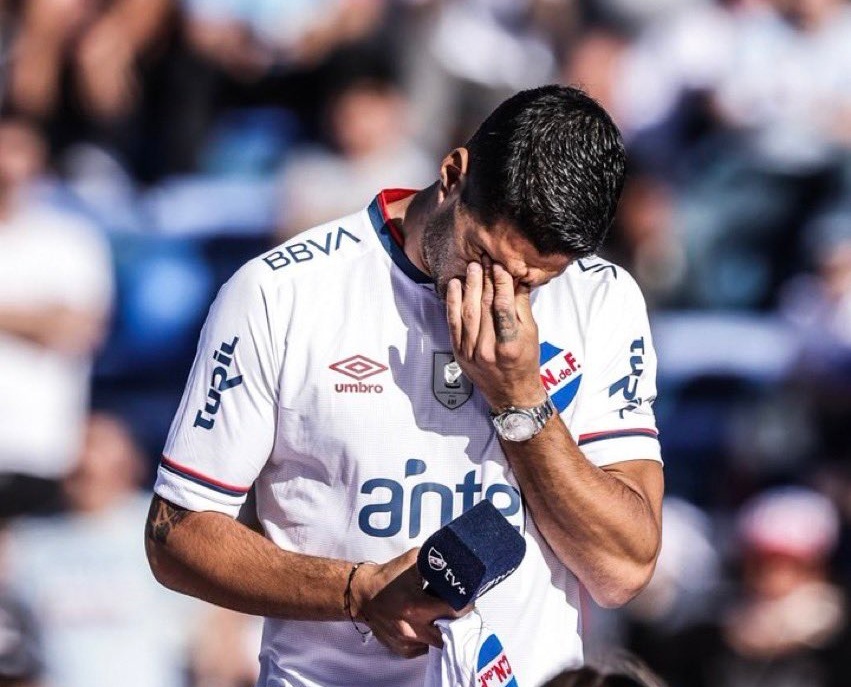 Suarez bat khoc anh 1