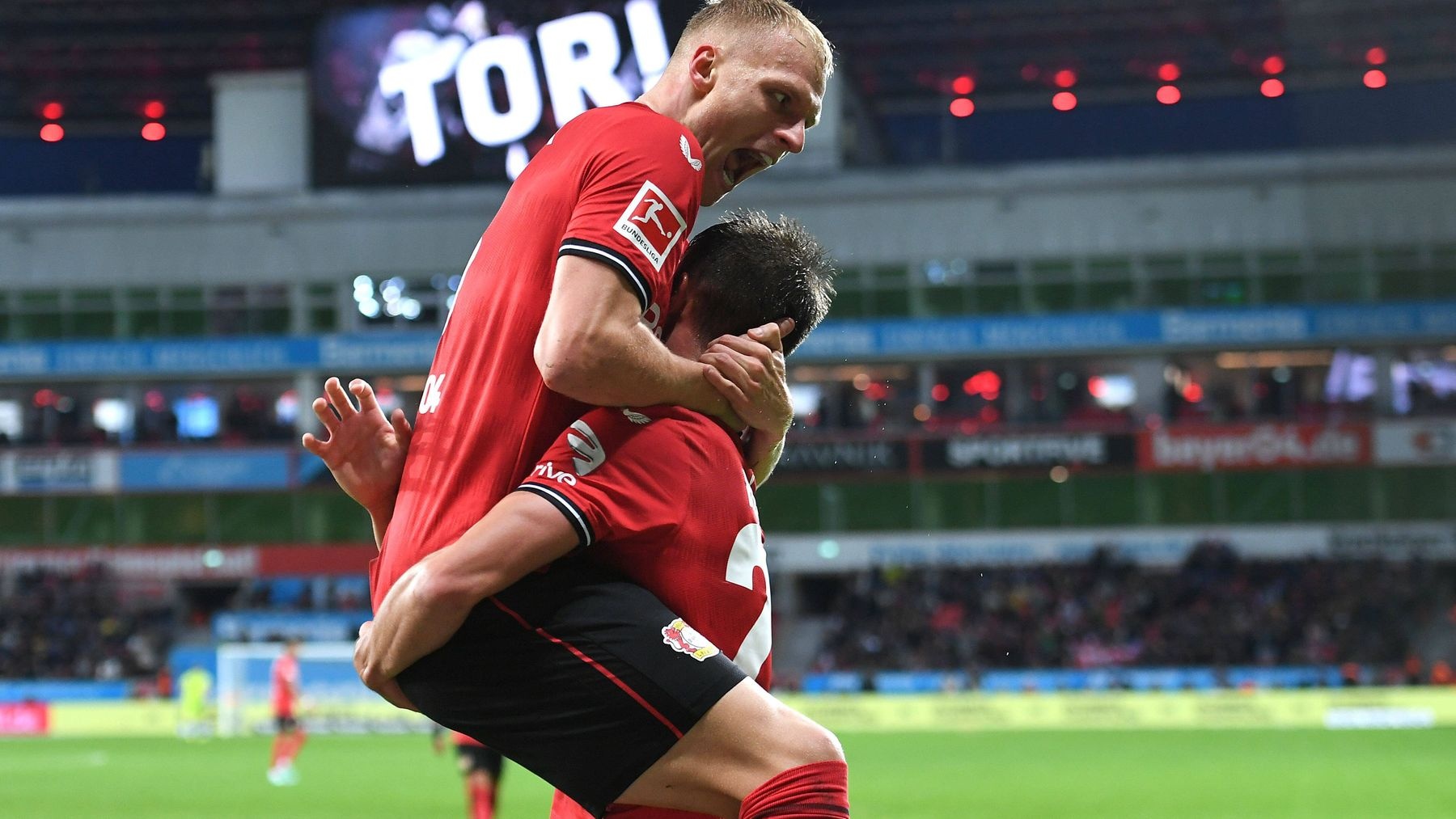 Thay tro HLV Xabi Alonso thang doi dau bang Bundesliga 5-0 hinh anh