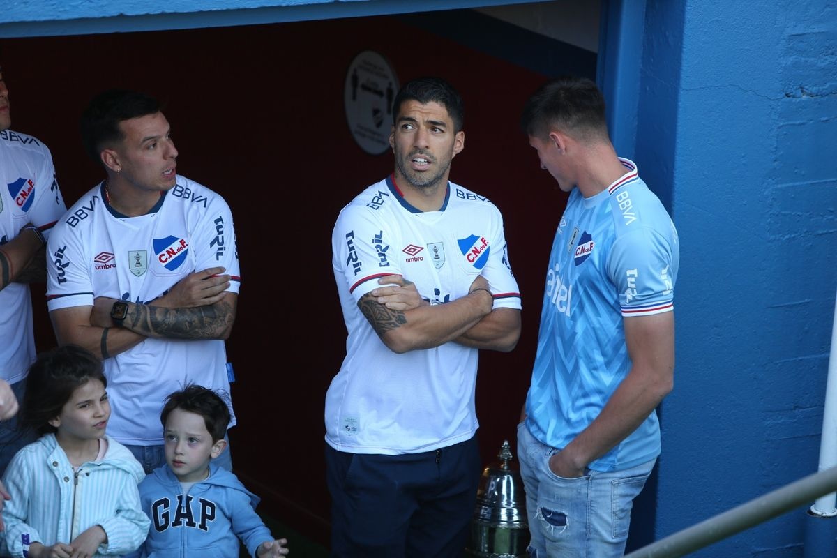 Suarez bat khoc anh 10