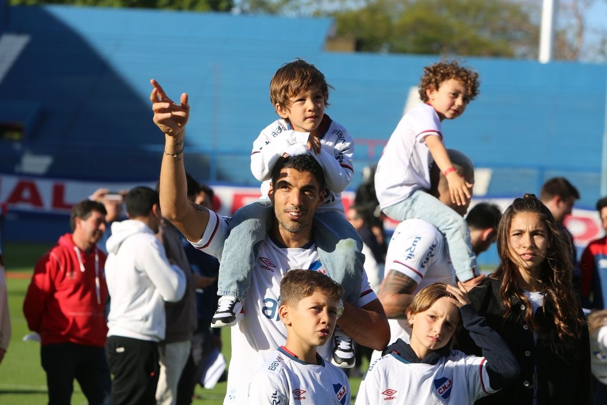 Suarez bat khoc anh 6