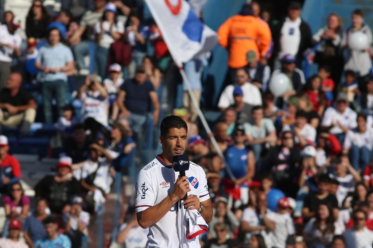 Suarez bat khoc anh 4