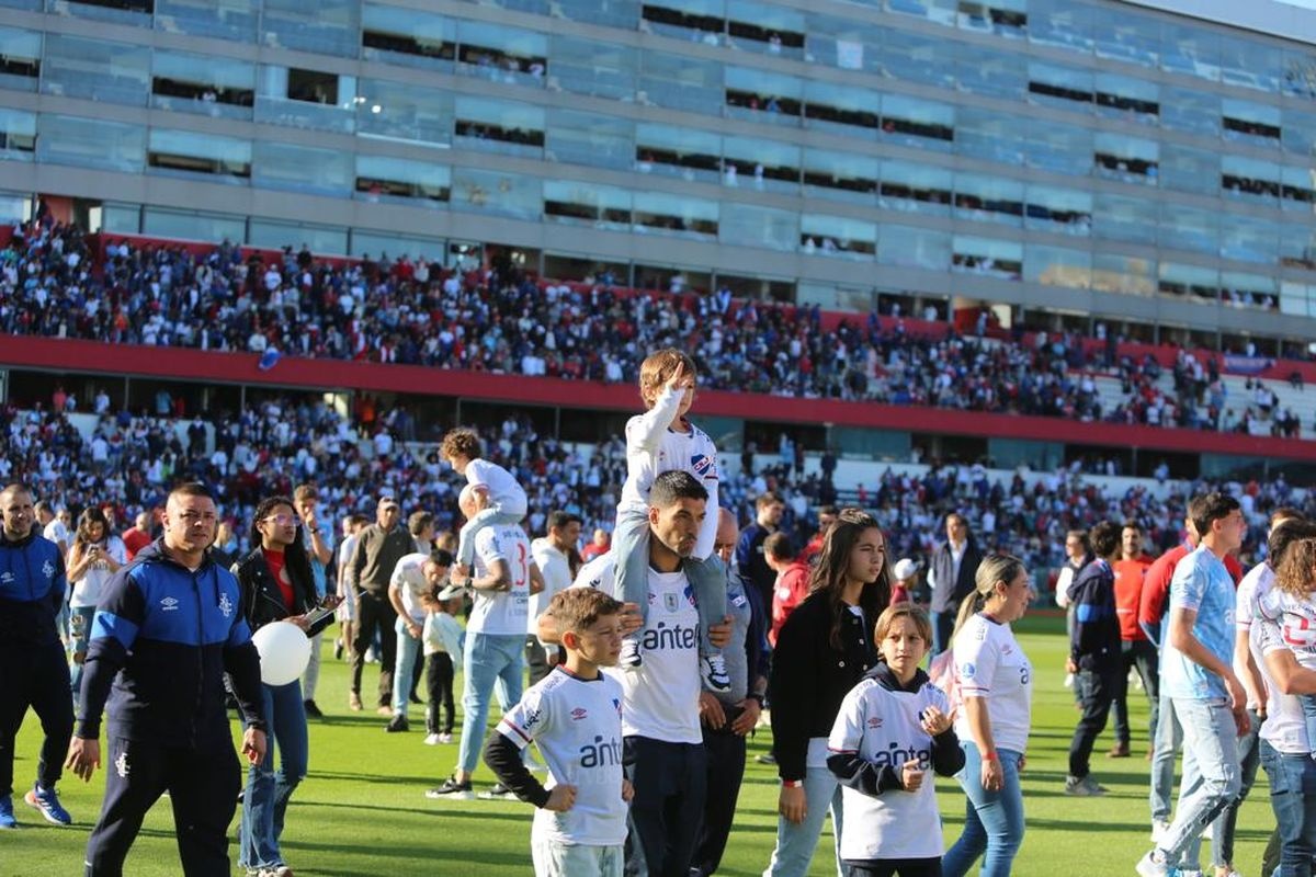 Suarez bat khoc anh 7