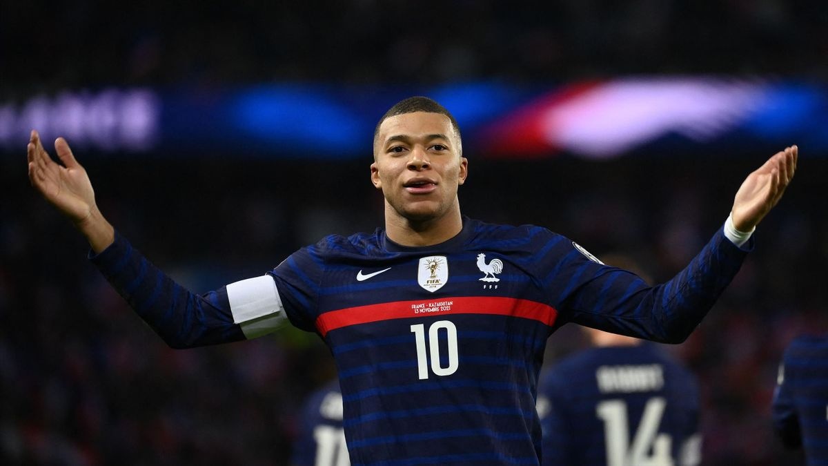 Messi,  Ronaldo gianh QBV anh 7