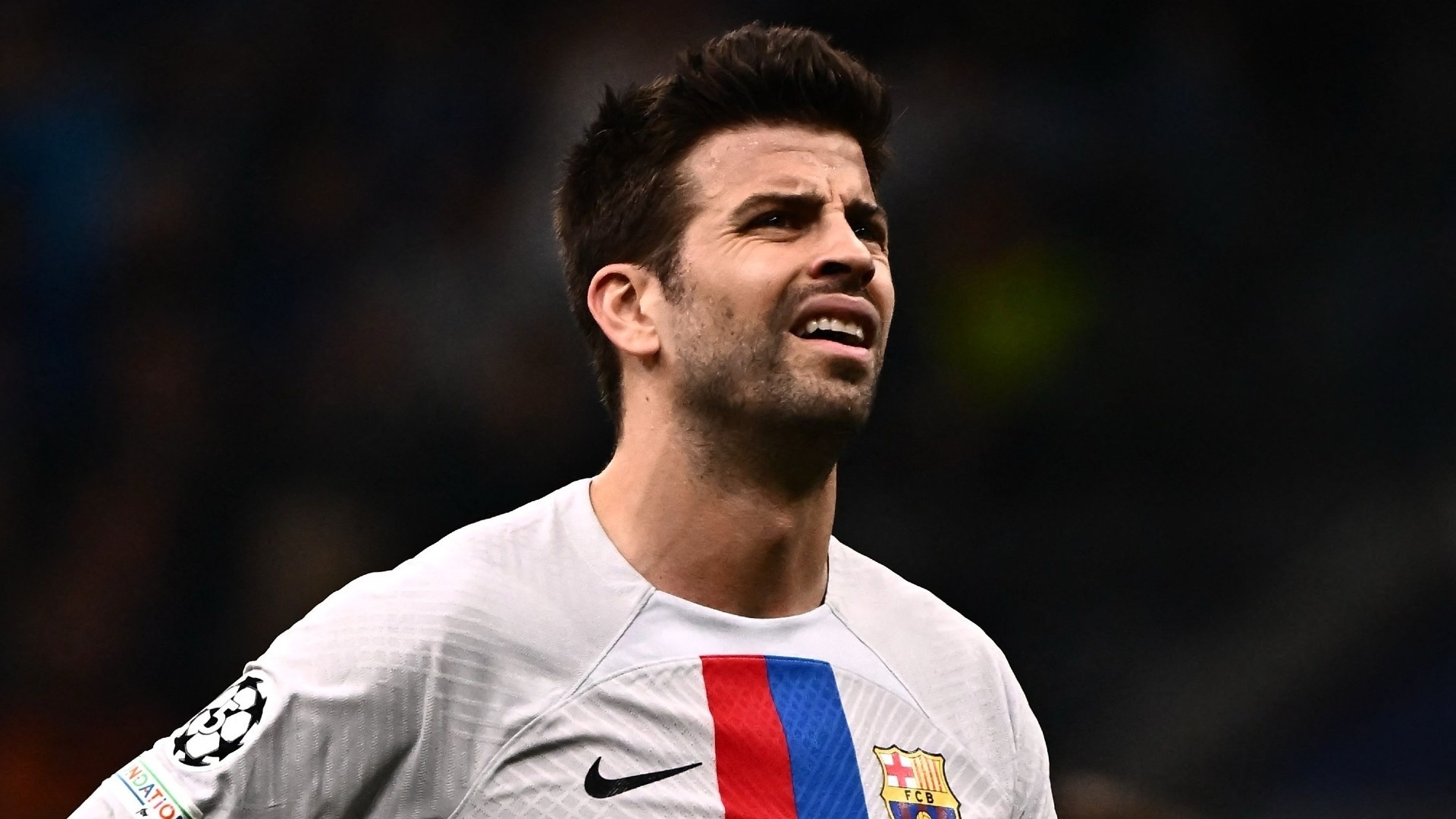 Pique noi khong xuc pham trong tai trong ngay giai nghe hinh anh