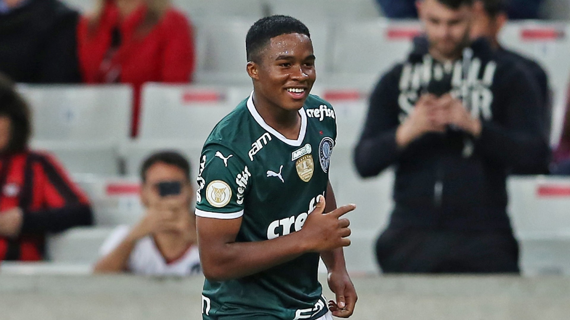 De nghi 45 trieu euro cua PSG cho than dong 16 tuoi bi tu choi hinh anh