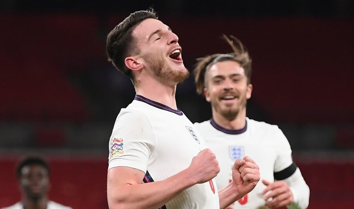 Sao tuyen Anh mang vali trong di dung cup World Cup hinh anh