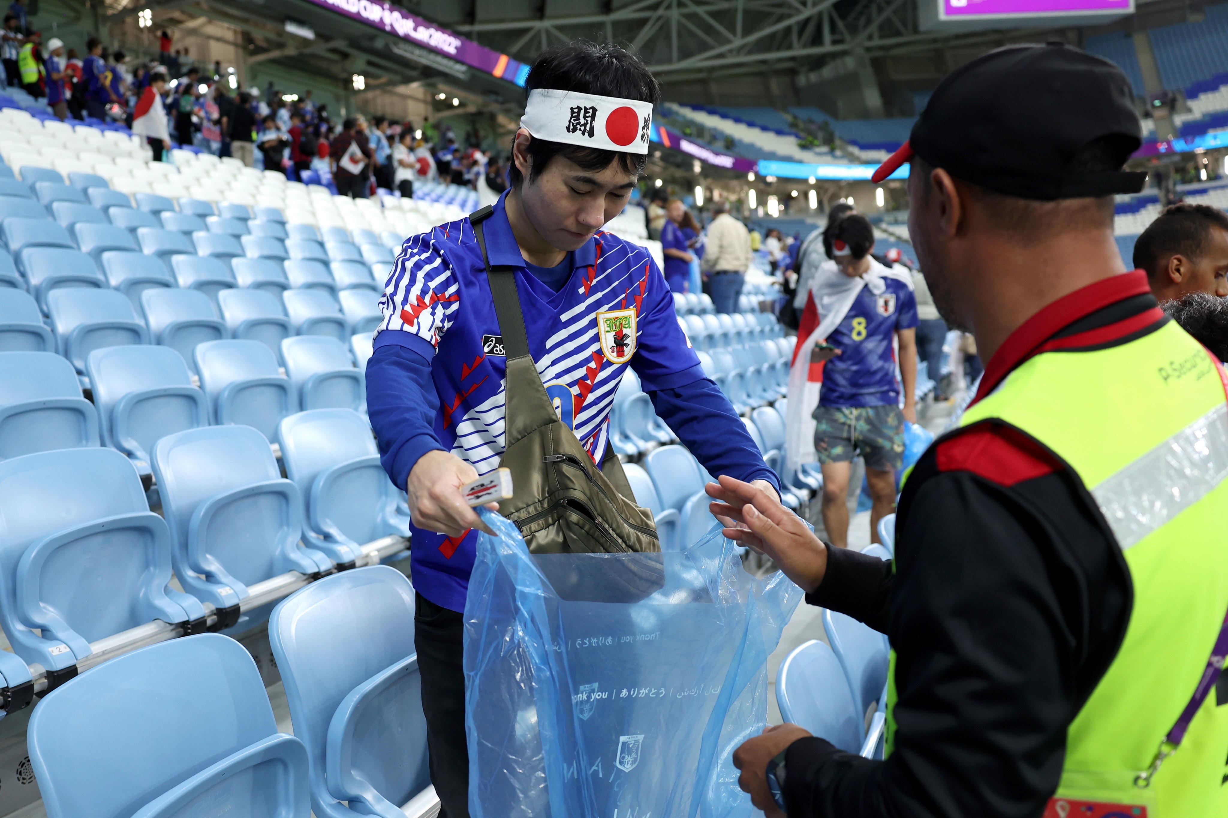 CDV Nhat Ban bat khoc anh 6