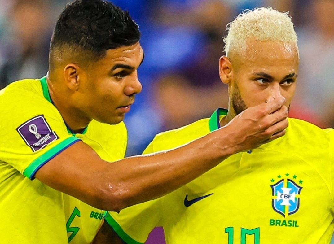 Hanh dong la cua Casemiro voi Neymar hinh anh