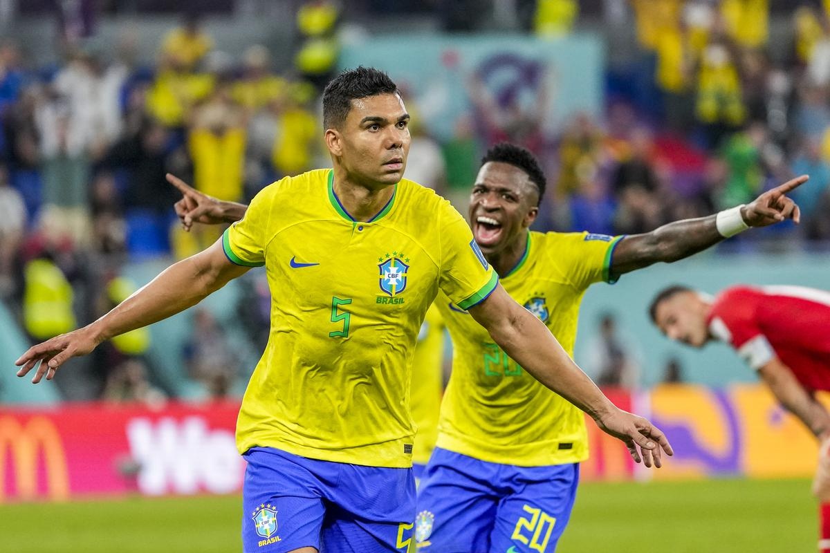 Casemiro giup Brazil nhay mua anh 1