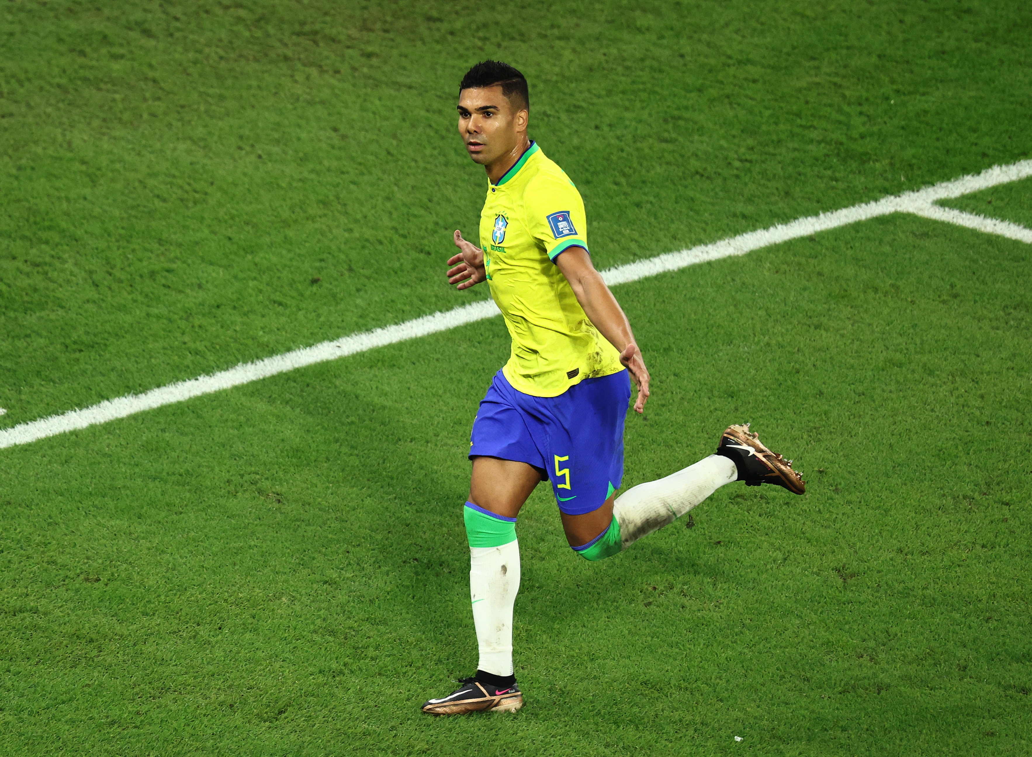 Casemiro giup Brazil nhay mua anh 2