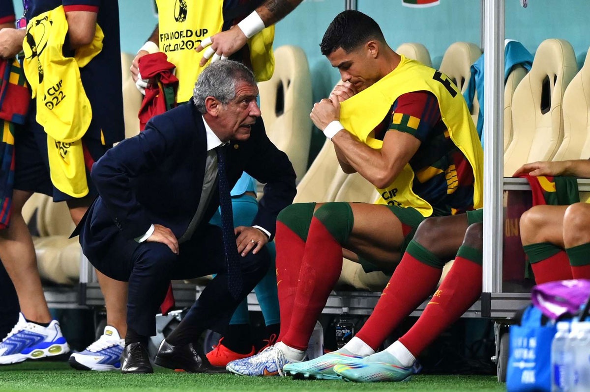 HLV Bo Dao Nha: 'Ronaldo khong vui khi ngoi du bi' hinh anh