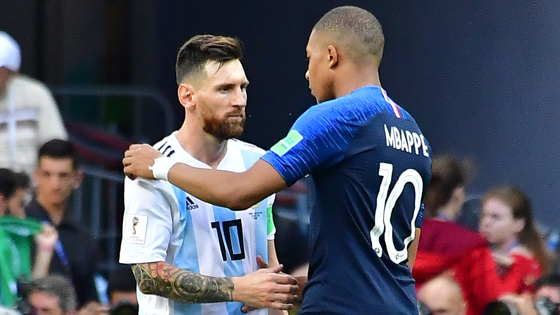Messi doi dau Mbappe anh 2