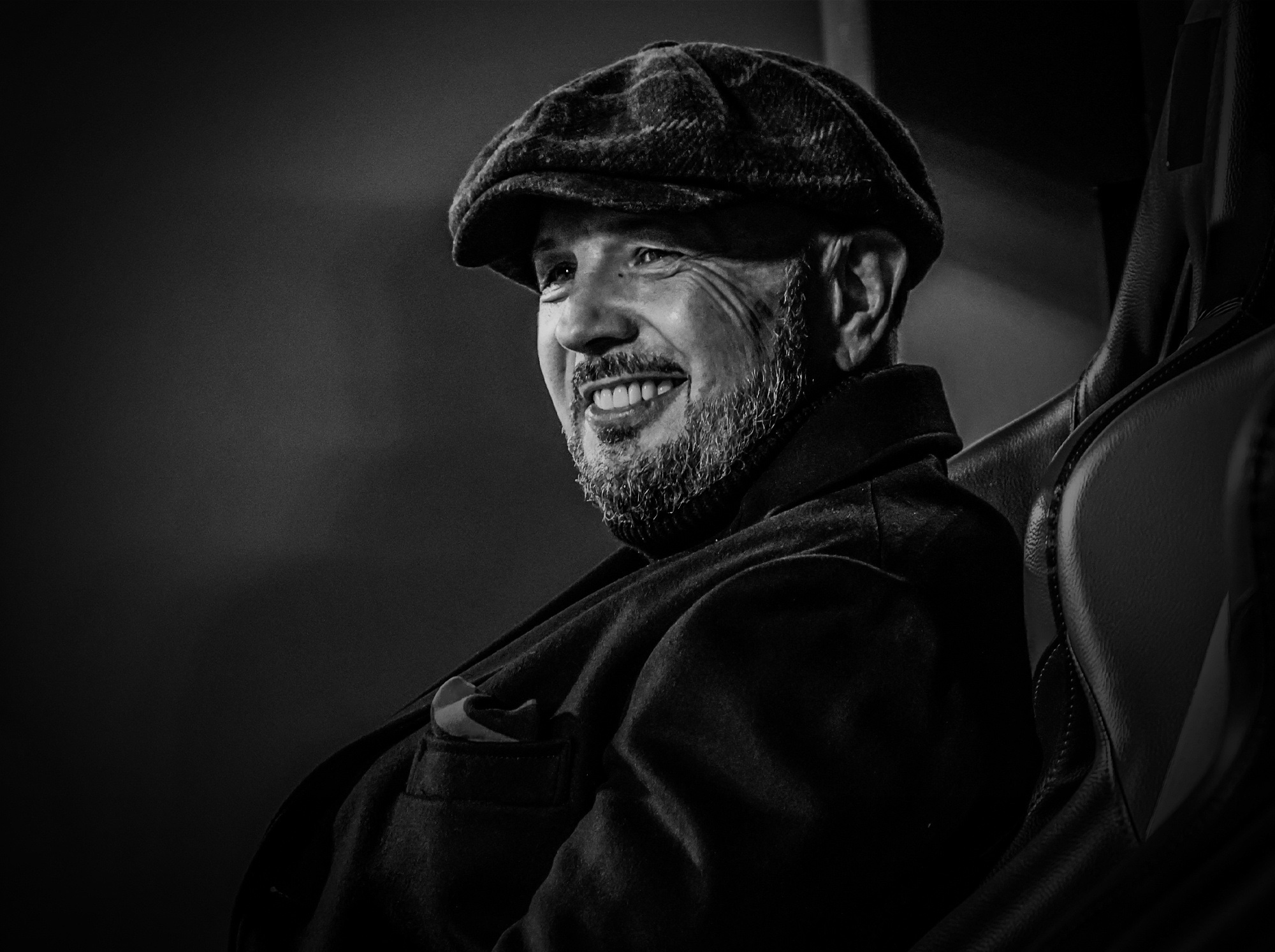 HLV Mihajlovic qua doi hinh anh