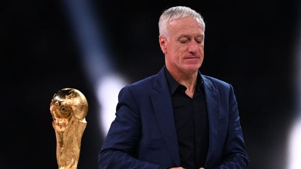 Tuong lai cua HLV Deschamps sau World Cup 2022 hinh anh