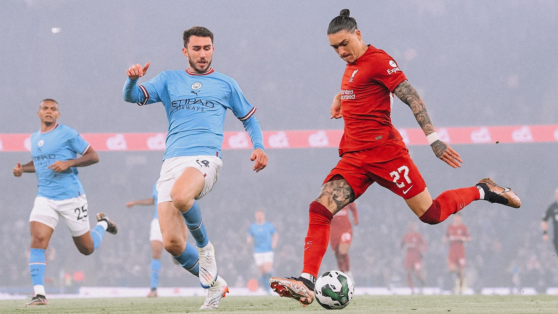 Carragher: 'Bong da cap CLB o mot trinh do khac biet' hinh anh