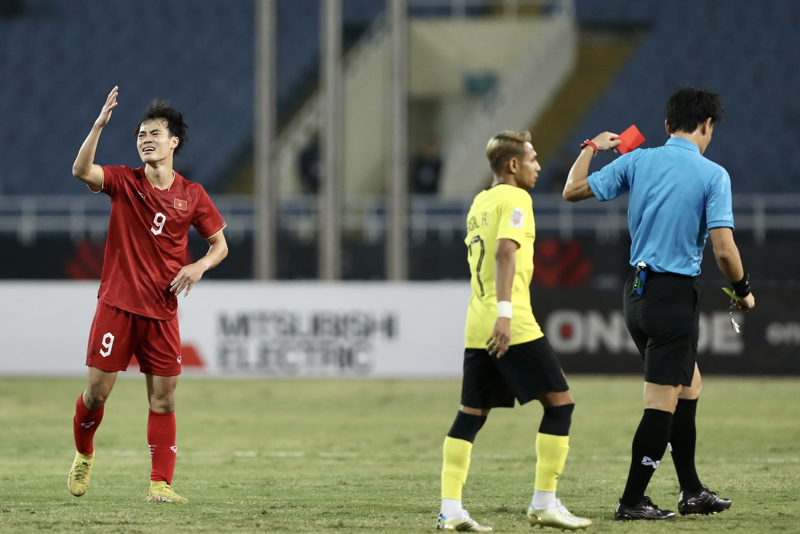 Phan ung cua Van Toan anh 5