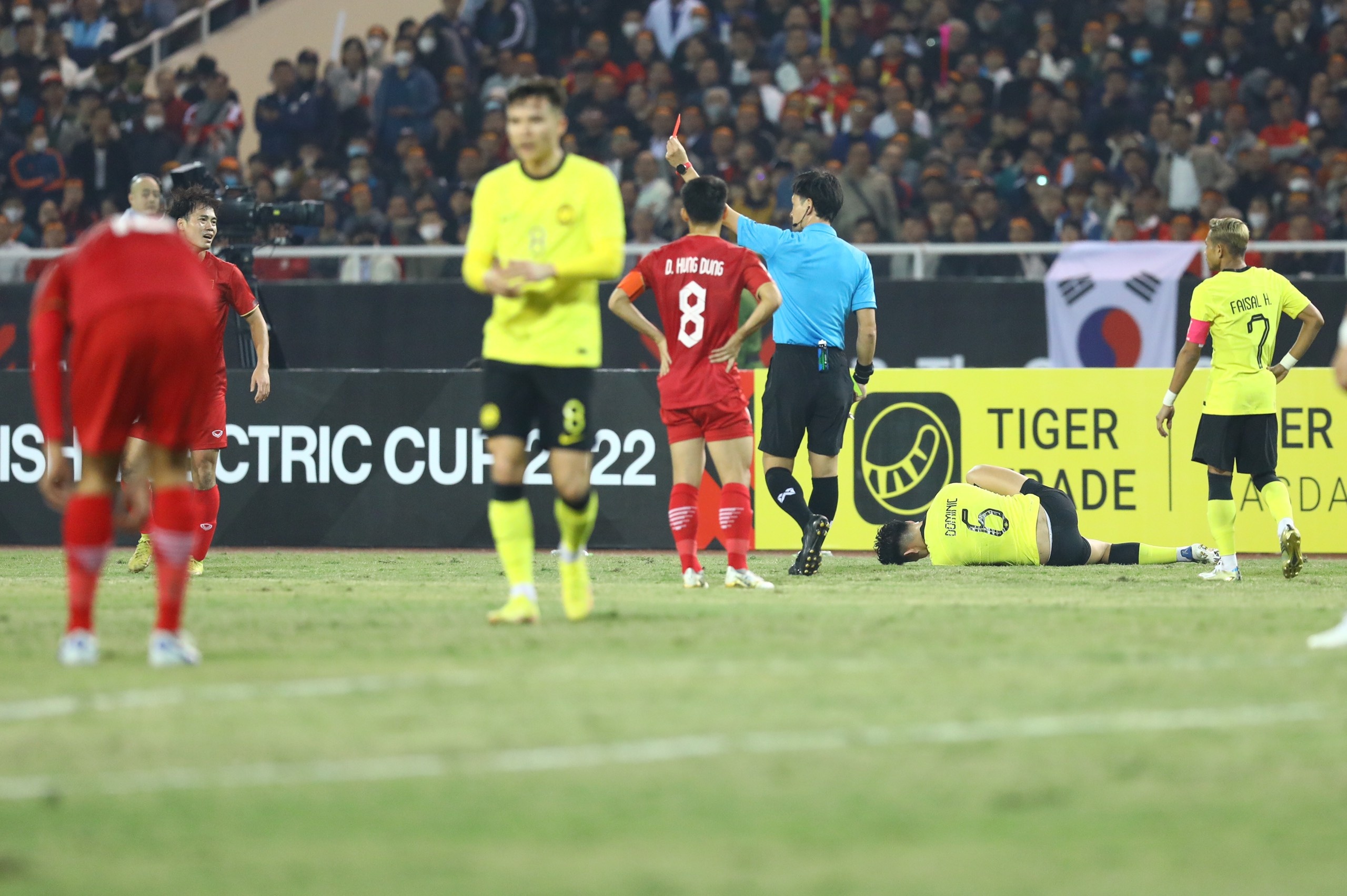 Phan ung cua Van Toan anh 6