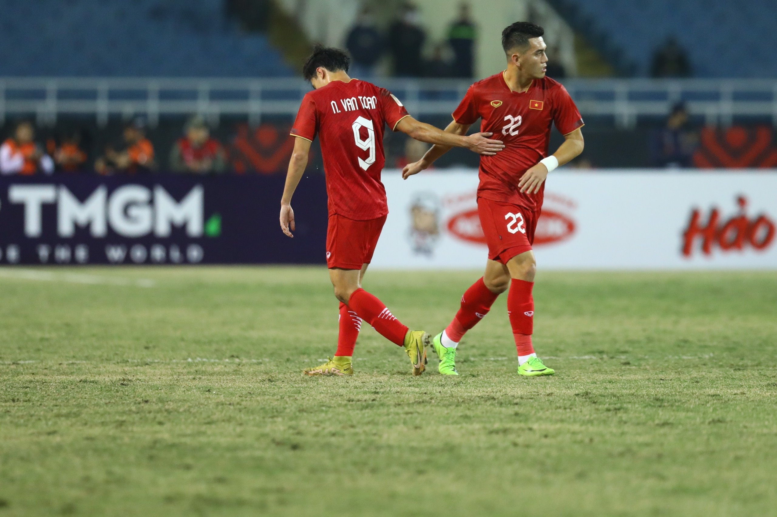 Phan ung cua Van Toan anh 8