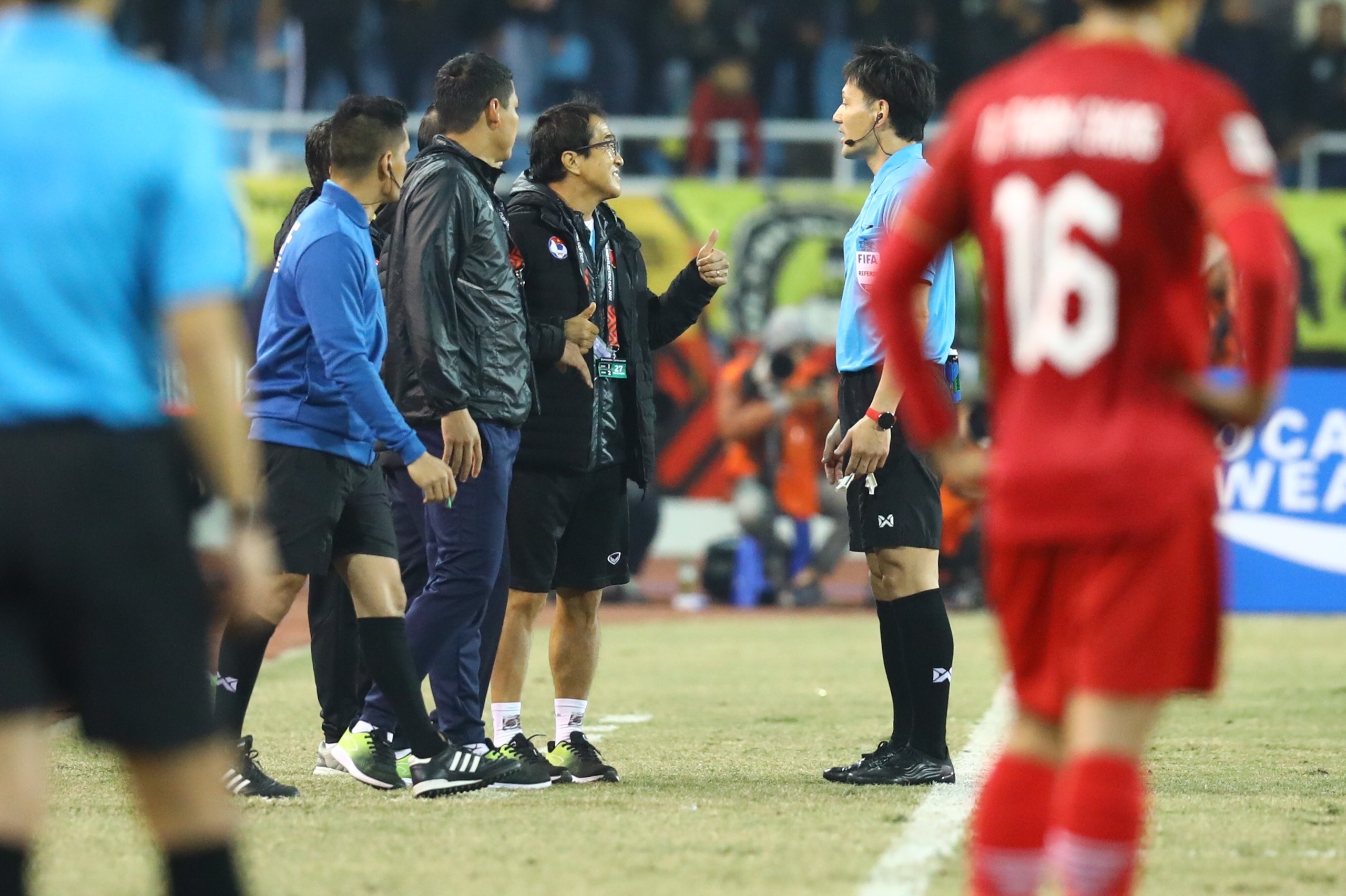 Phan ung cua Van Toan anh 10