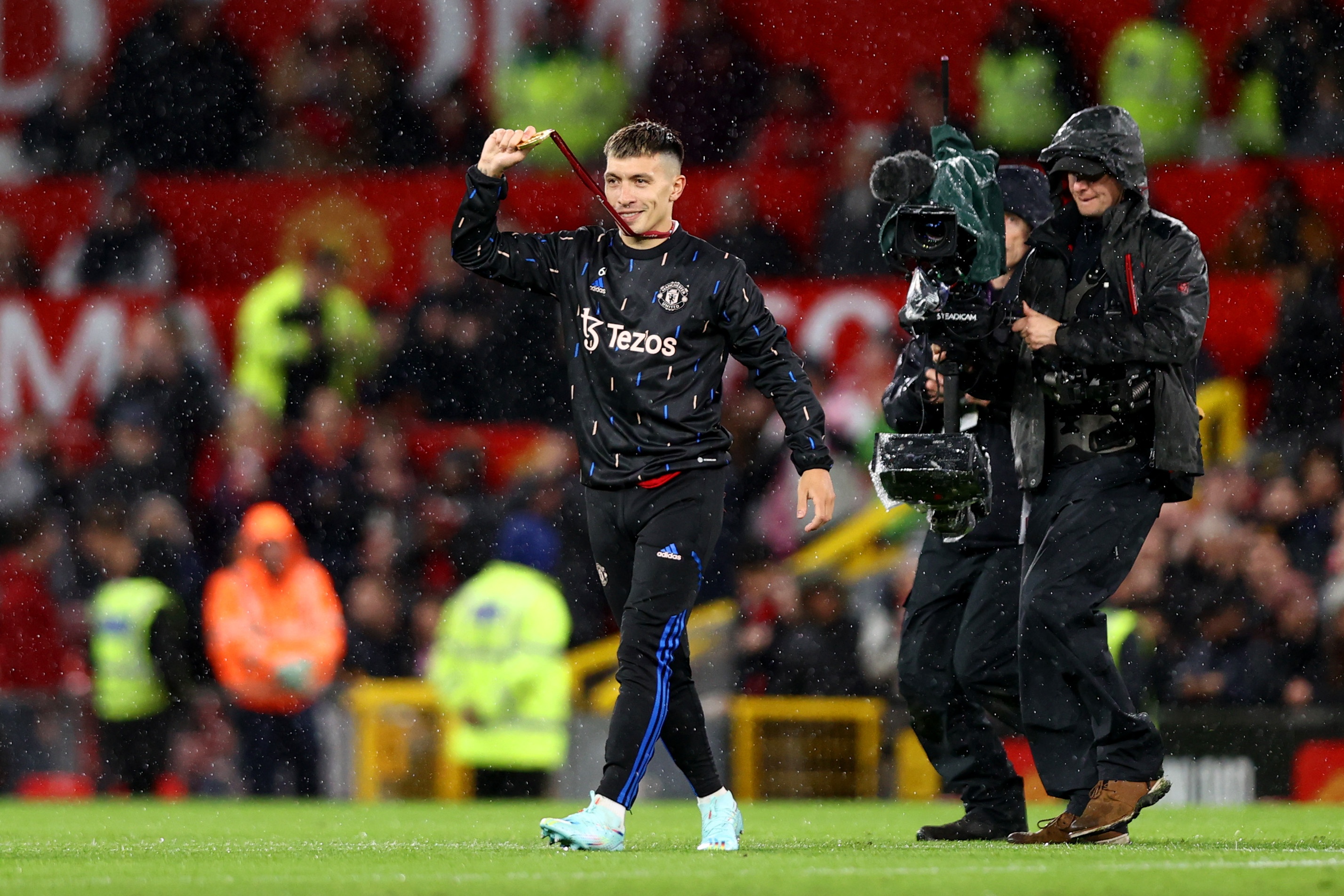 Martinez huy chuong vang anh 5