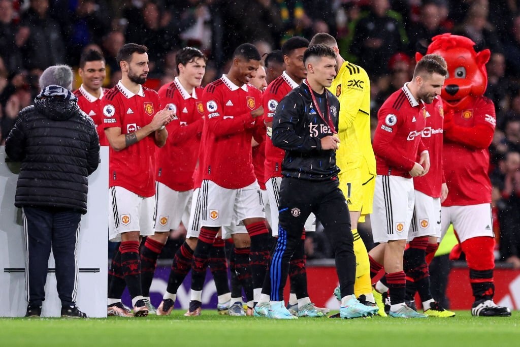 Martinez huy chuong vang anh 3