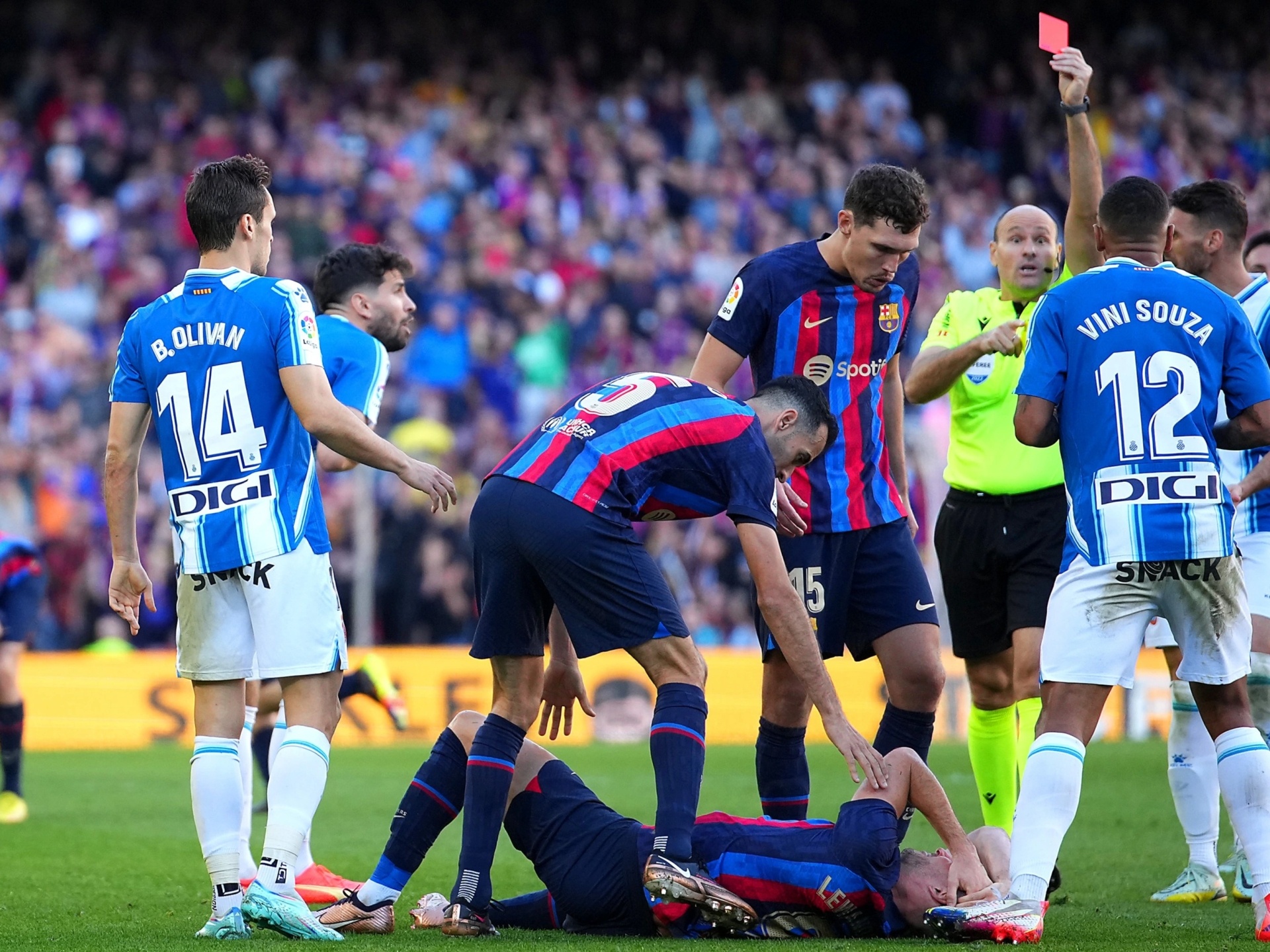 Trong tai khien Messi gian anh 1