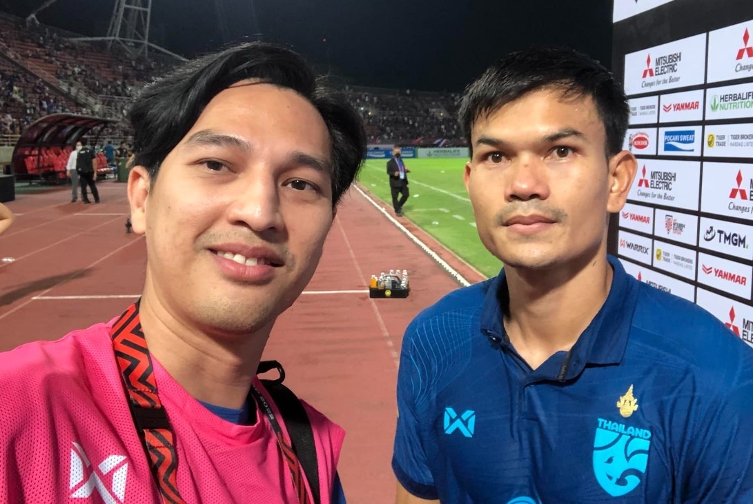 Adisak Kraisorn tro lai anh 1