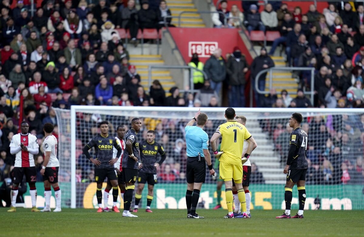 Premier League bi hoan anh 5