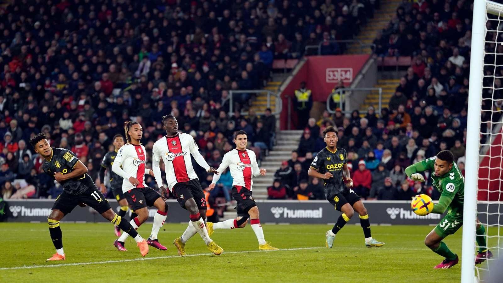 Premier League bi hoan anh 7